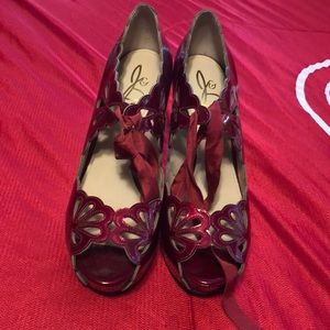 JOAN &David red Heels size 9